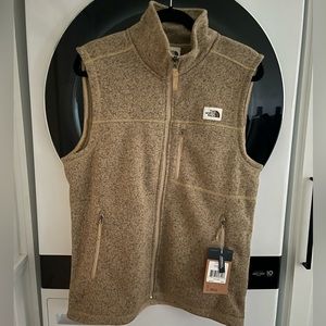 NWT - Men’s The North Face tan/brown Gordon Lyons vest - size Medium